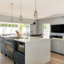 Constantia Hideaways - Leafsong Villa